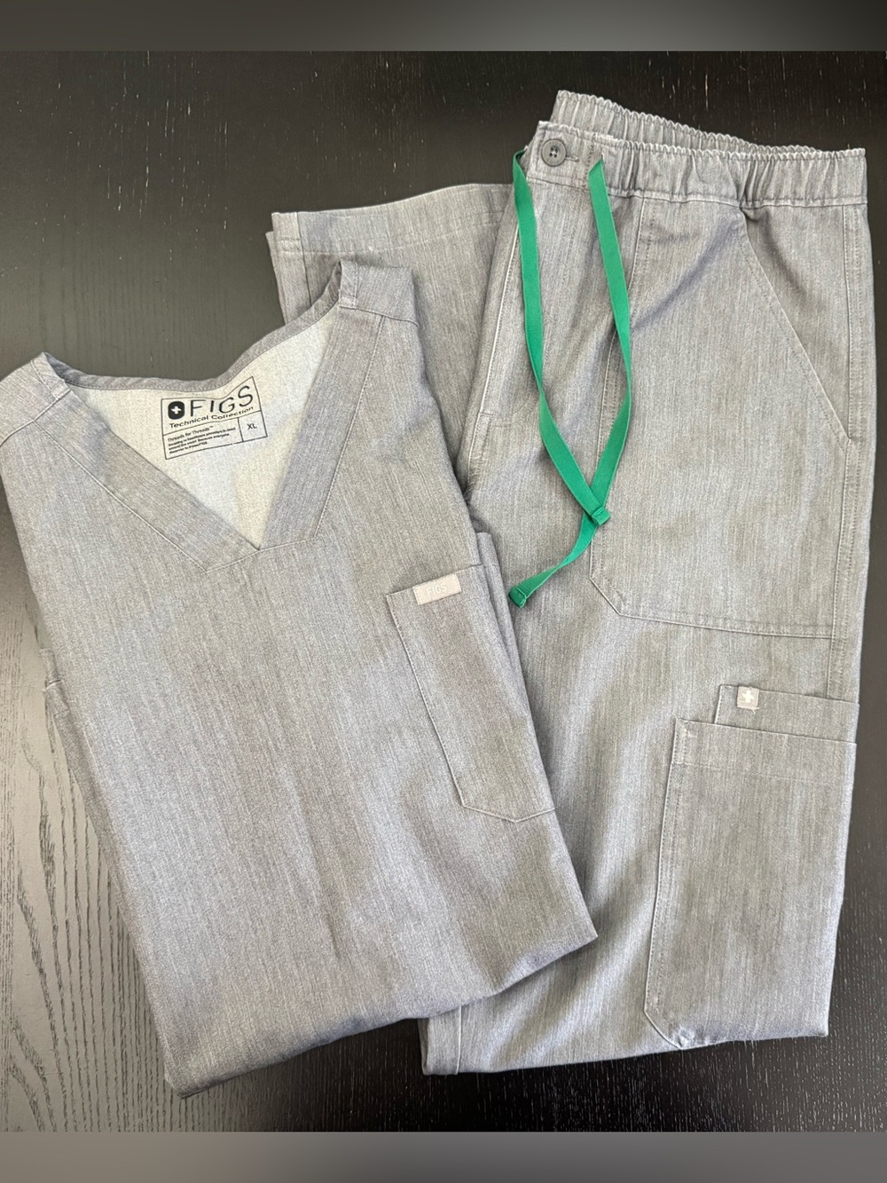 FIGs Mens Scrub Set Cairo Pant L TALL and Chisec Top XL